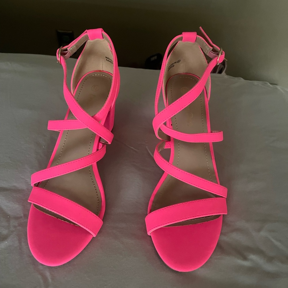 Neon pink strappy block heel sandals sz 8.5